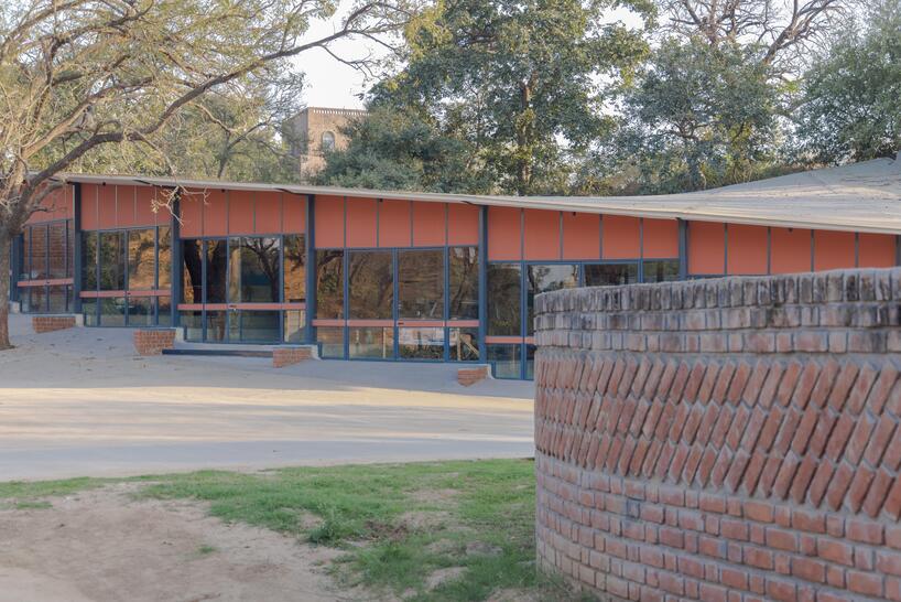 Correled canopy accommodation, the House Gallery Hybrid of Milind Shivani in India