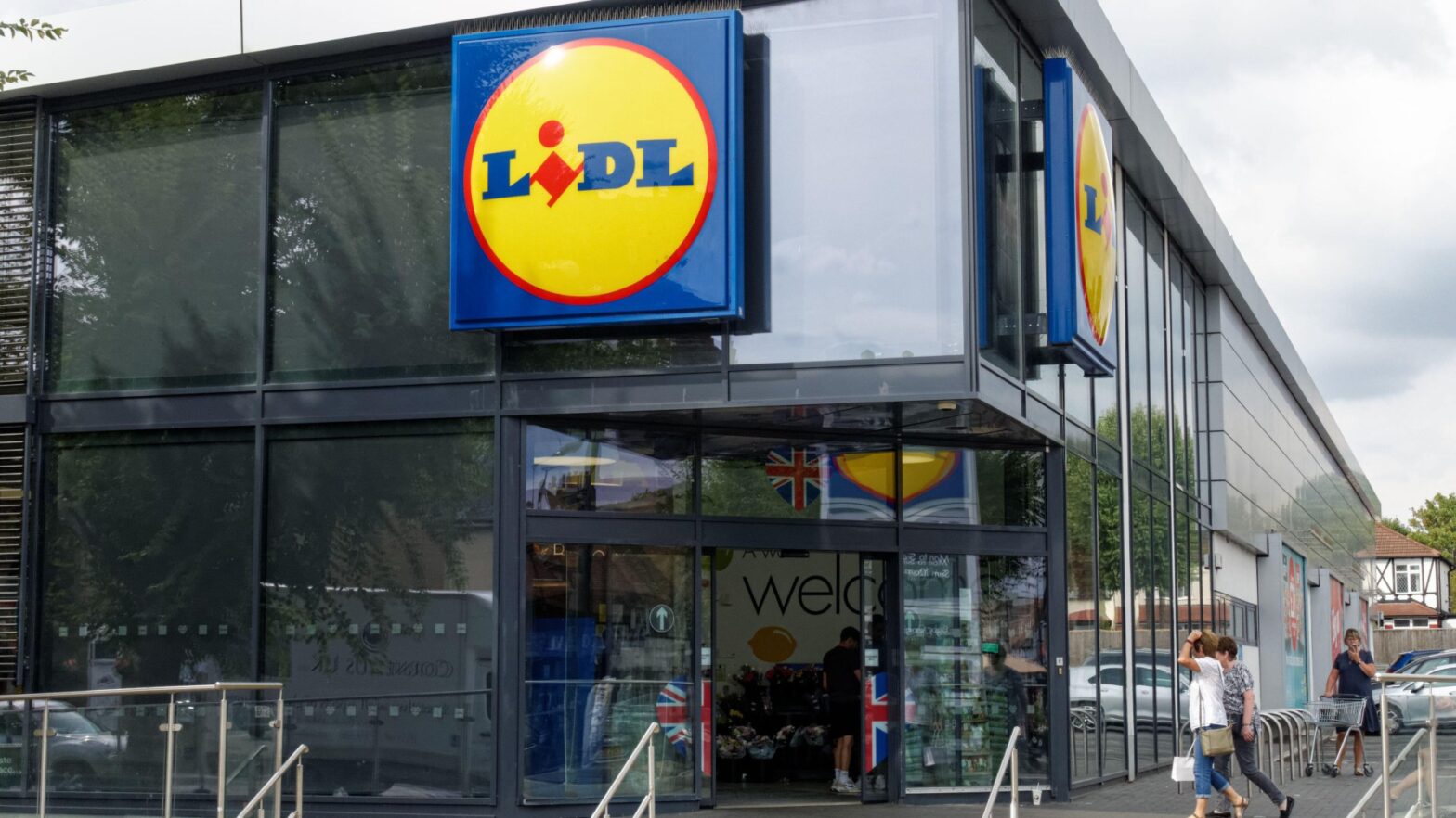 Lidl sells a purchase of £ 7 that gives your garden privacy - it creates a feeling of separation and brightens its space