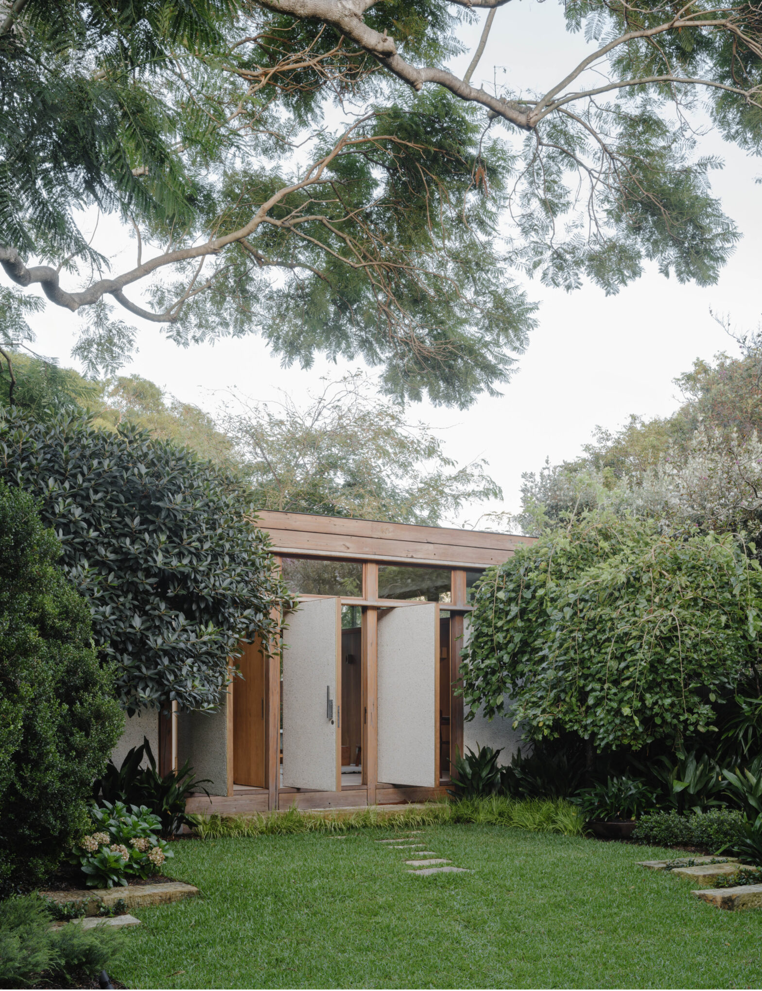 A studio inspired by Japan made of recycled materials