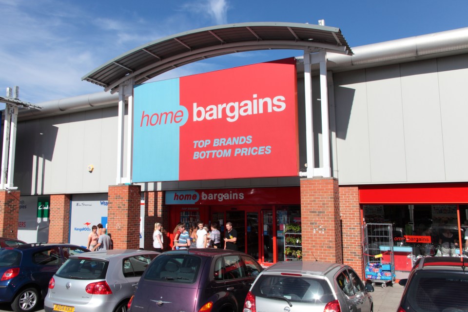 Home bargains. External equipment with customers who enter.
