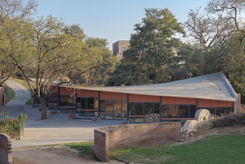 Correled canopy accommodation, the House Gallery Hybrid of Milind Shivani in India