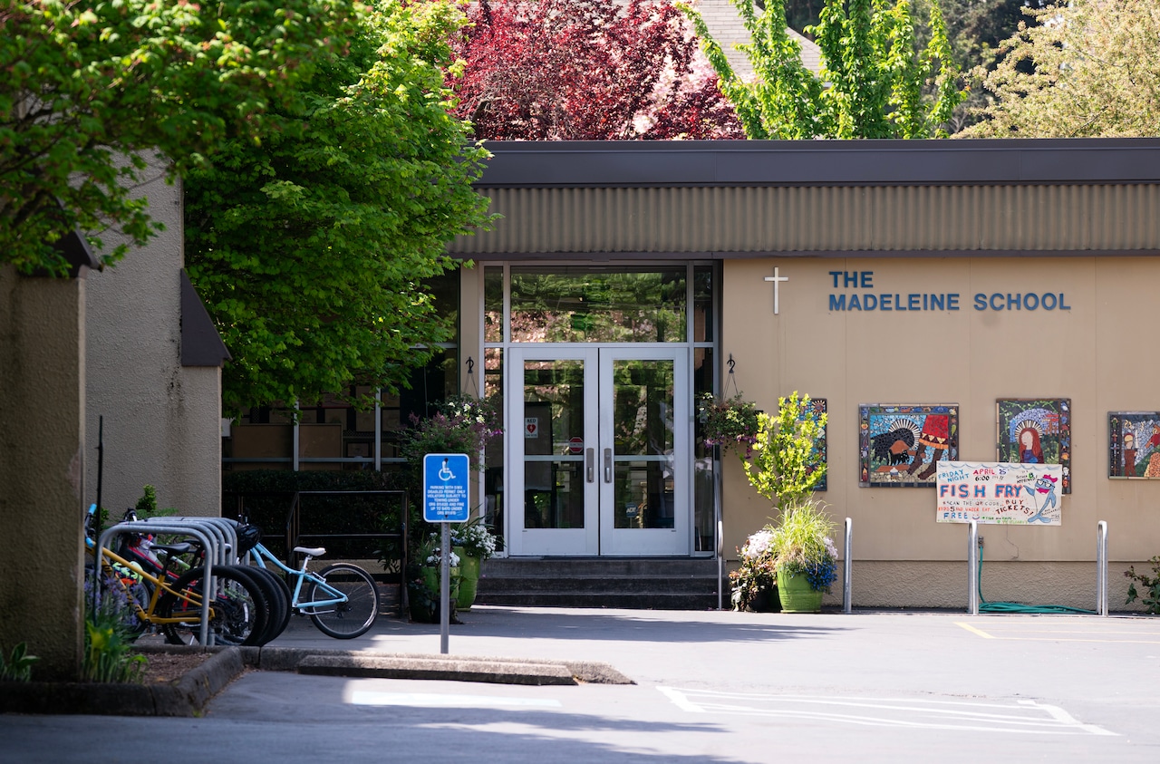 Director of the Catholic School of Portland tried to repair fences with the family where she called the police. Show records