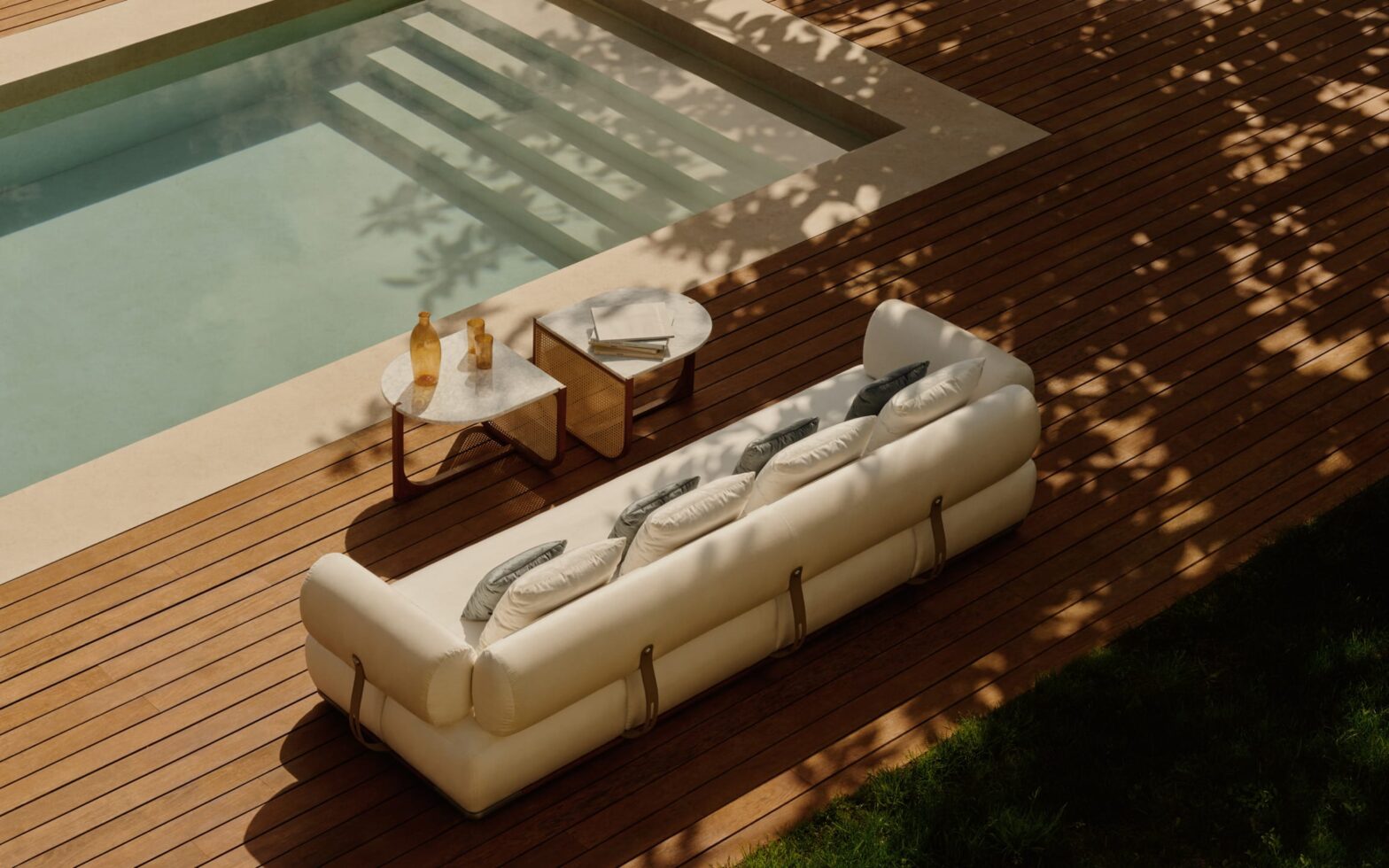 Discover the stylistic development of visionnaire