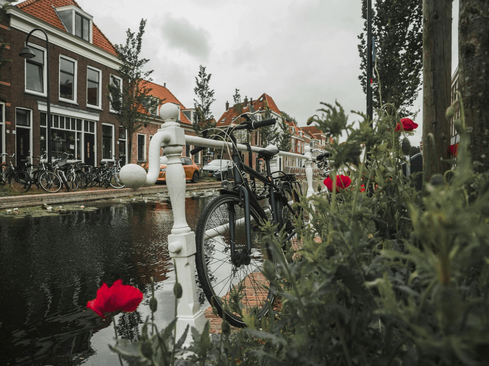 What role do sustainable means of transport play in modern mixed usage projects?