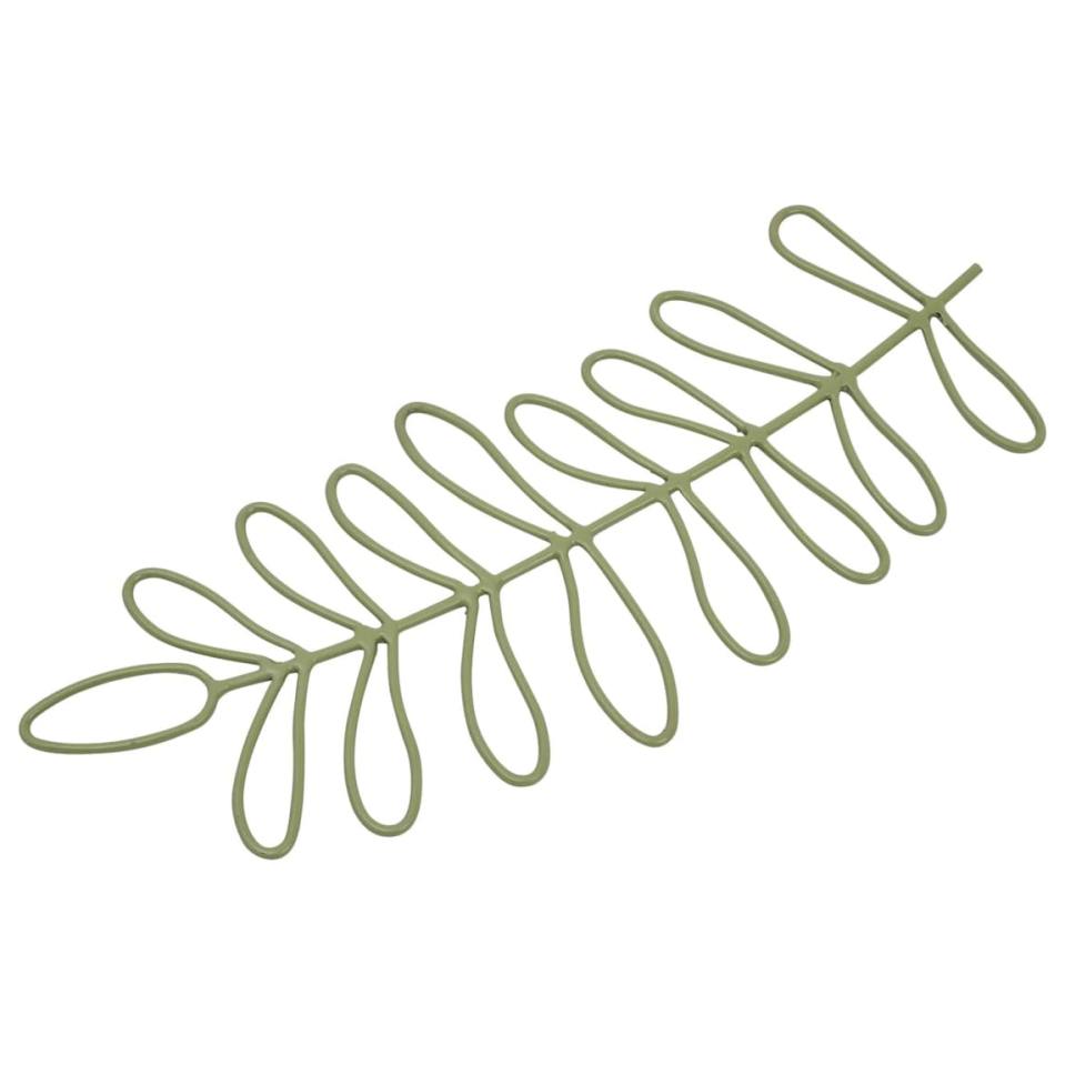 Illustration of a metal blade wall.