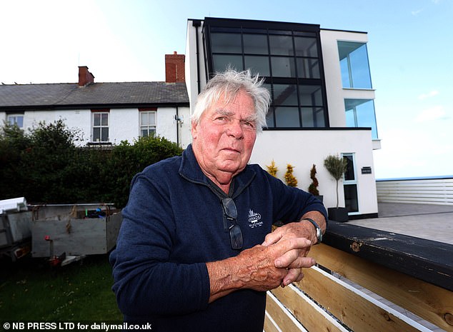 Vic Crosthwaite, 83, the long-term neighbor, whose torture was pulled by Grand Designs viewers after eating his home by design work