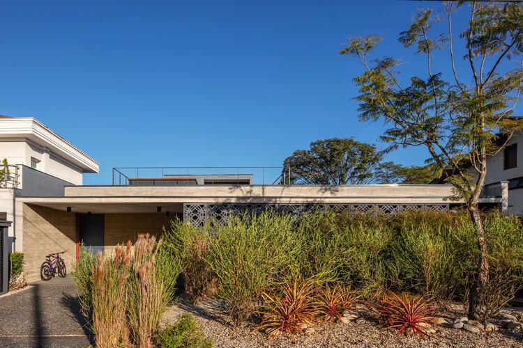 House income / Fernanda Neiva + Fernanda Palmieri + Paula Zasnicooff - Image 18 of 26