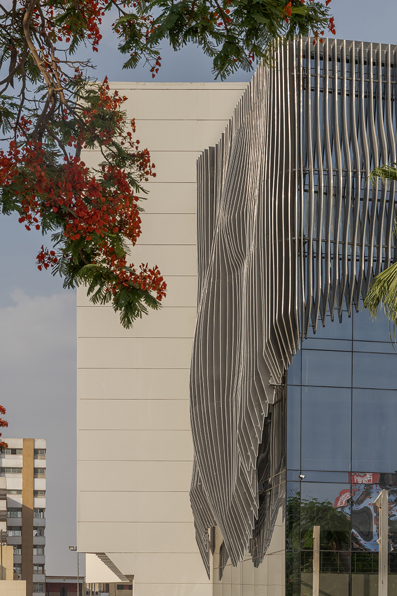 Wave -like aluminum curtain facade via the Ain Shams University Theater in Egypt