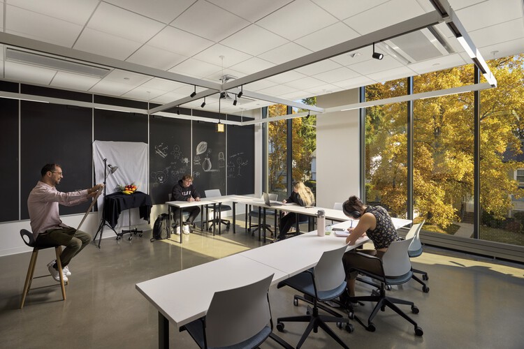 Clark University Center for Media Arts, Computing and Design / Ayers Saint Gross - Interior photography, dining room, table, chair, glass