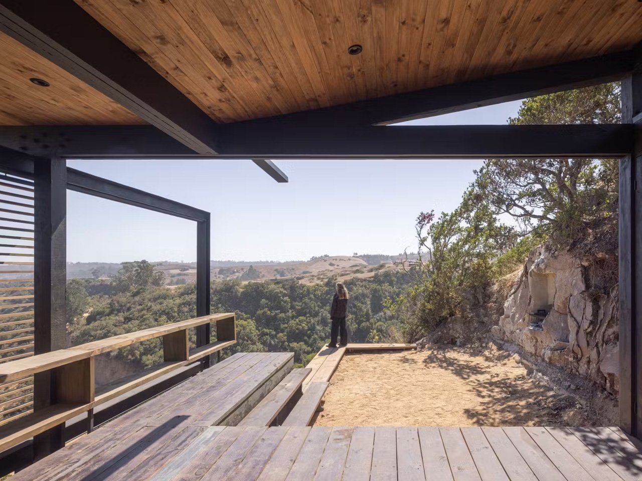 The cabin completed with glass with a price of $ 290,000 offers the ultimate coastal holiday in Chile