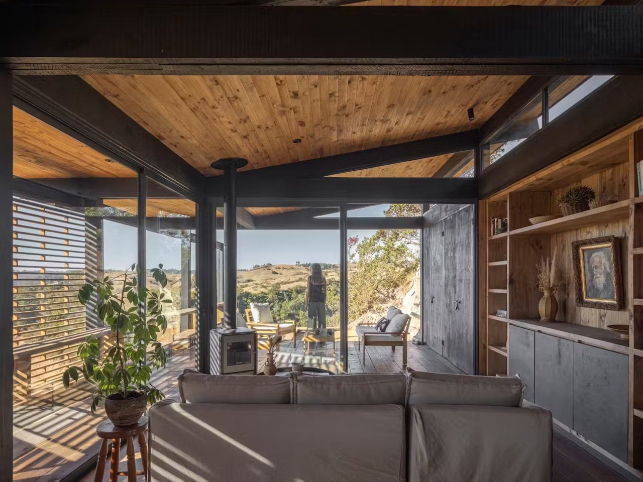 The cabin completed with glass with a price of $ 290,000 offers the ultimate coastal holiday in Chile