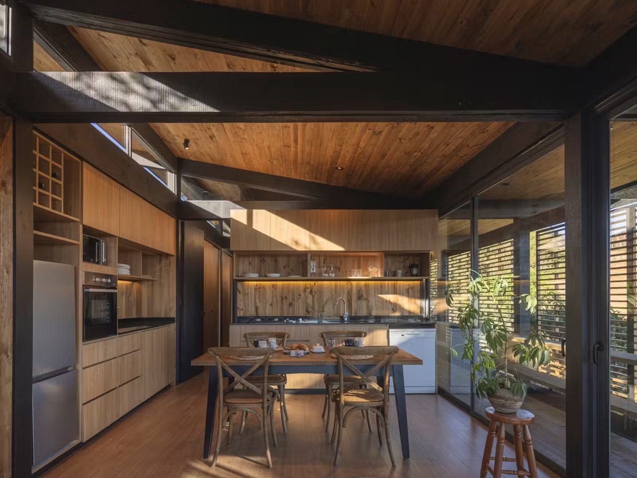 The cabin completed with glass with a price of $ 290,000 offers the ultimate coastal holiday in Chile