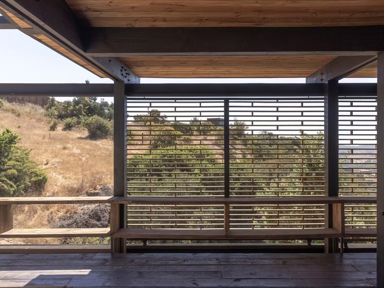 The cabin completed with glass with a price of $ 290,000 offers the ultimate coastal holiday in Chile