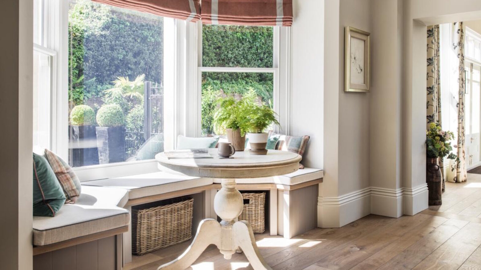 The simplest houseplants to grow outdoors for a tropical garden