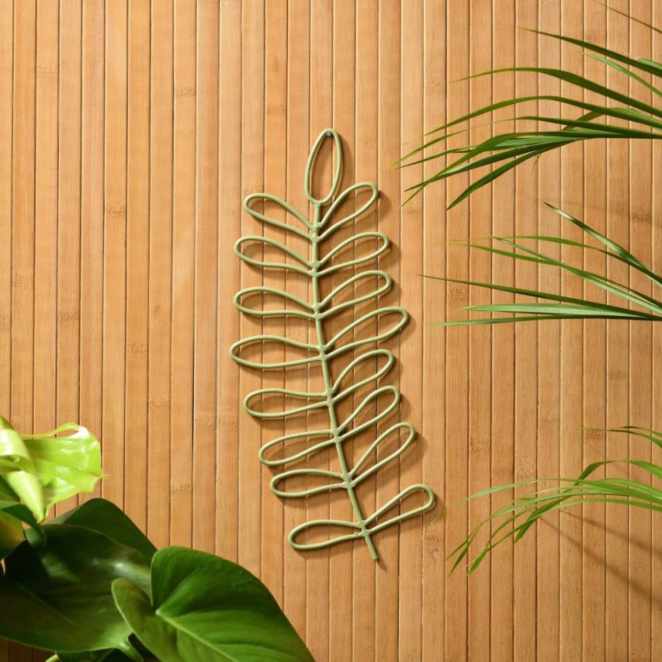 Metal leaf wall art on bamboo wall.