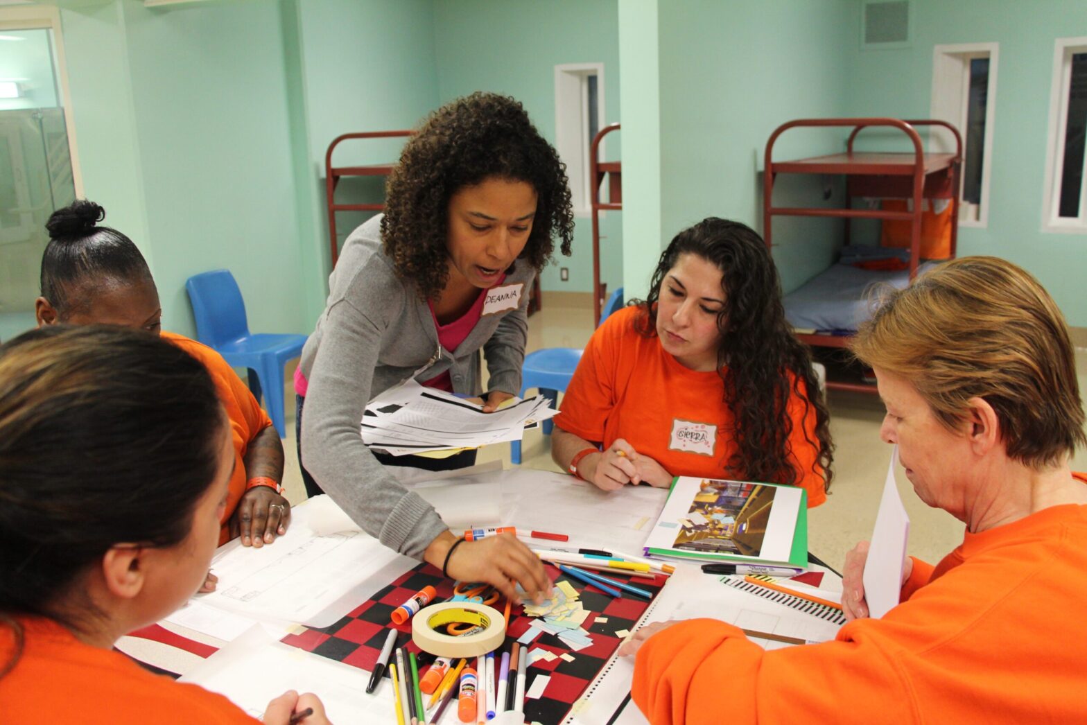 New table collection supports the re -entry of women after detention