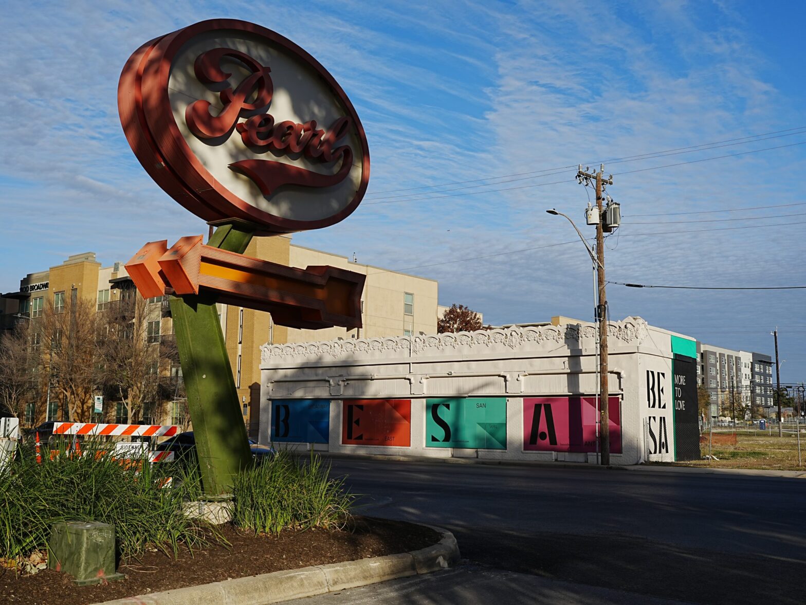 Plans for a new luxury shopping center near the pearl movement