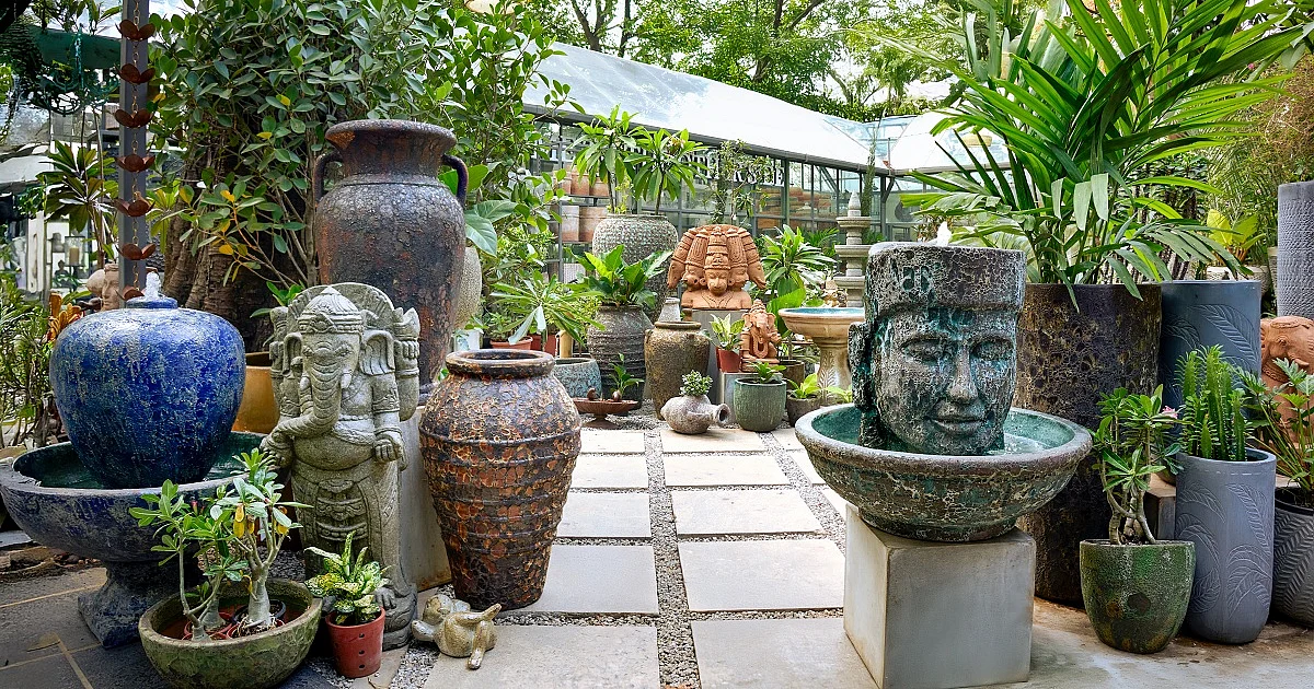 Outdoor outdoors with frame
