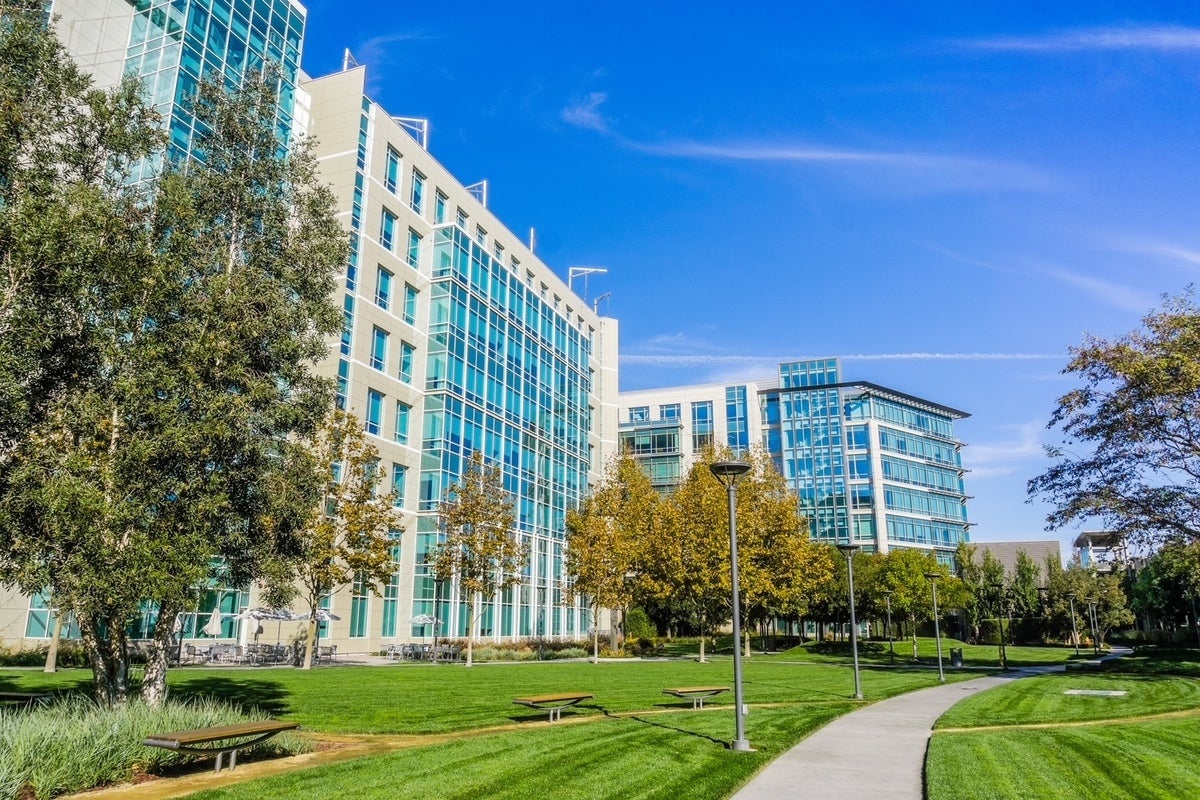 UK Landscapes: number 1 in the British commercial building landscape building sector in Great Britain