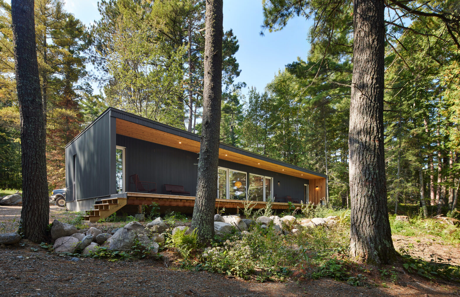 A modern hut in the Woods offers a creative retreat
