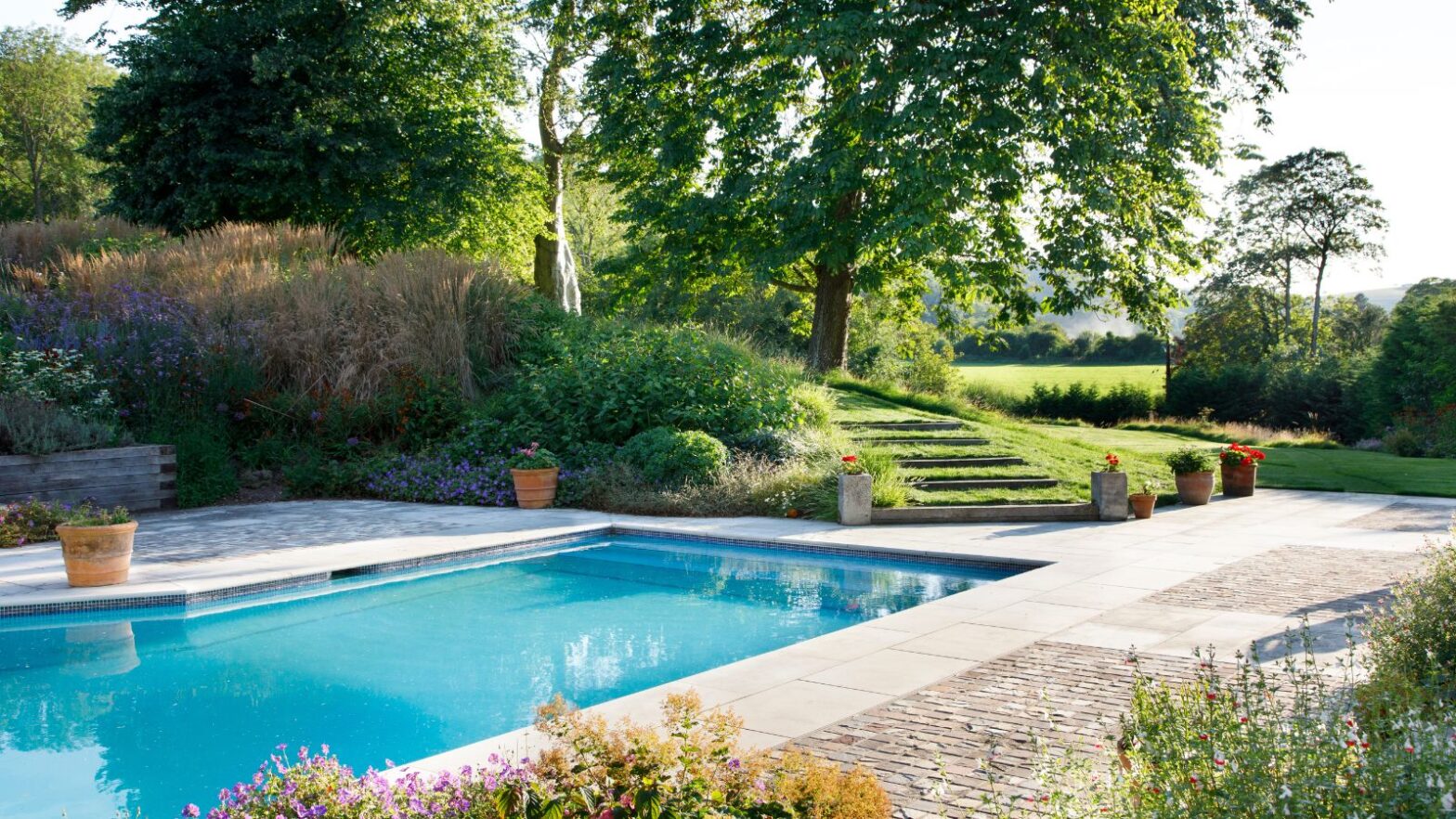5 pool articles for exposing before the end of summer