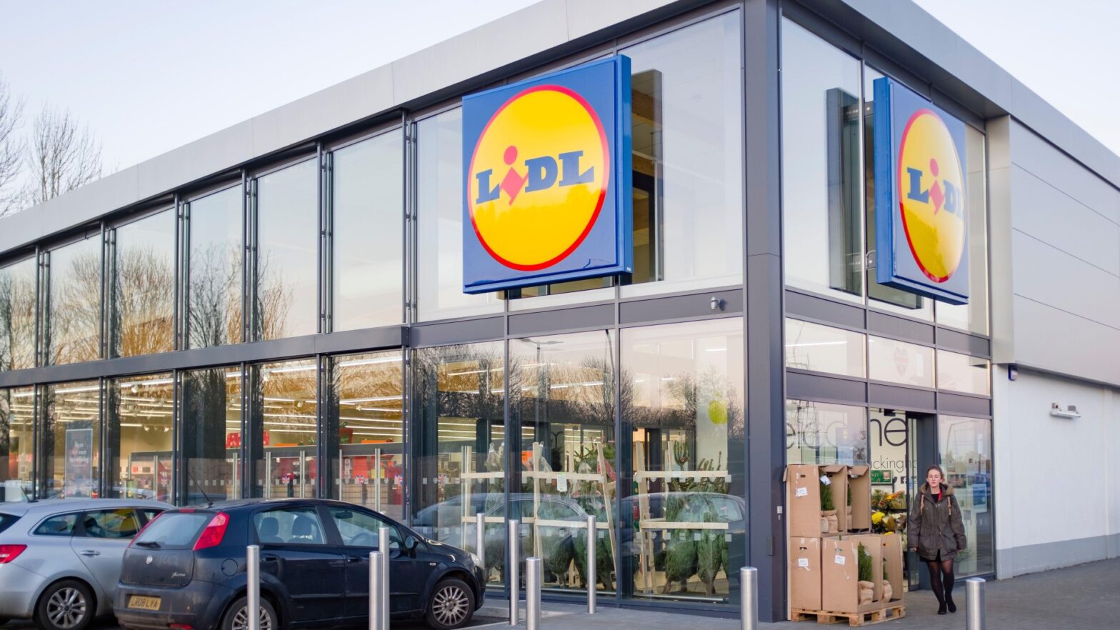 Clean terraces, dirty cars or algae of fences in a matter of seconds with the new gadget of Lidl and save £ 68 compared to Bosch