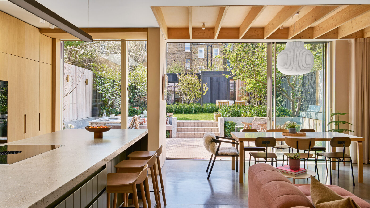 This house from the 1950s was changed with a complete modern renovation