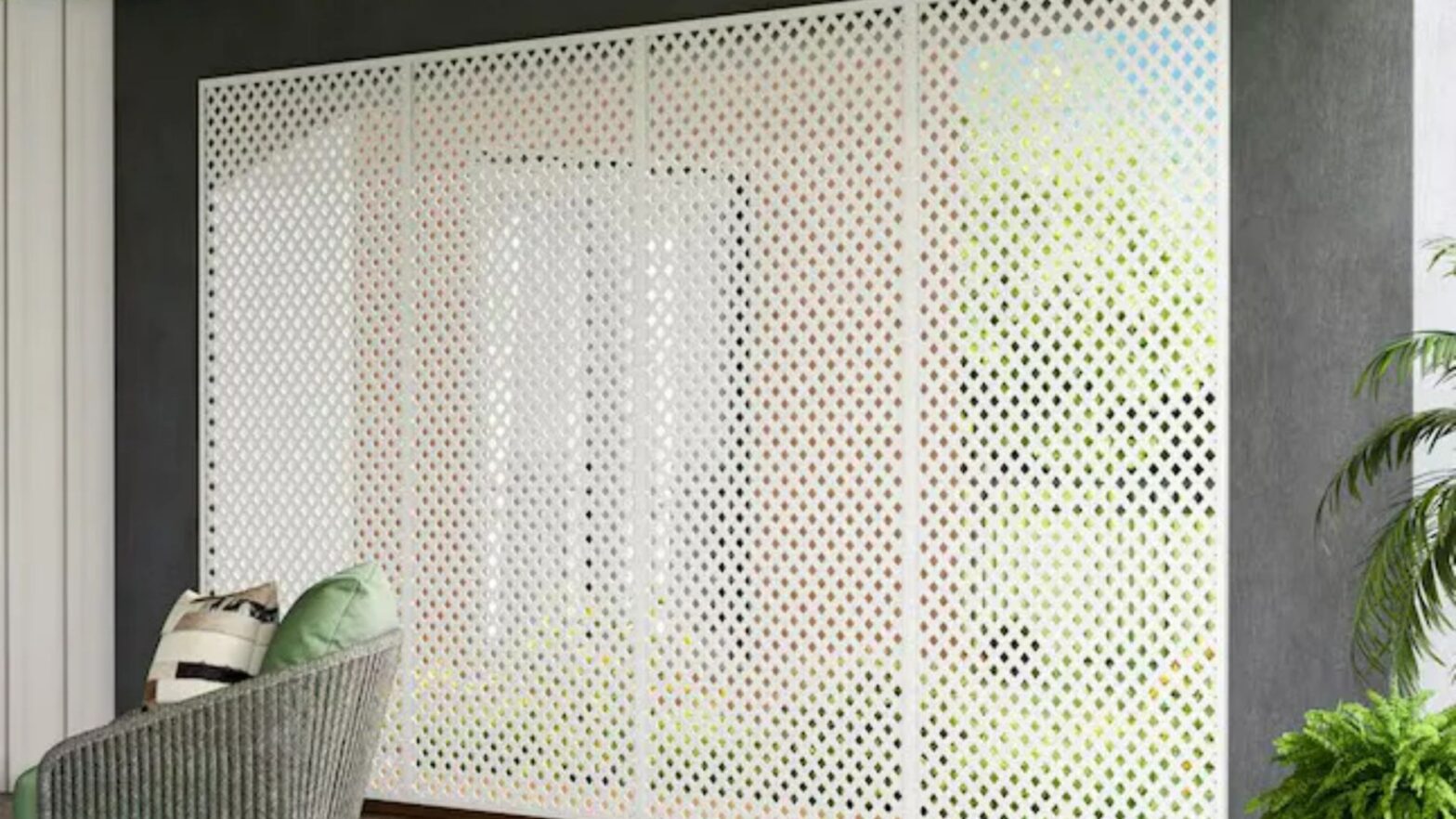 Buyer Rush Lowe's for a 42 -dollar -fence hack that gives every garden a "fresh look"