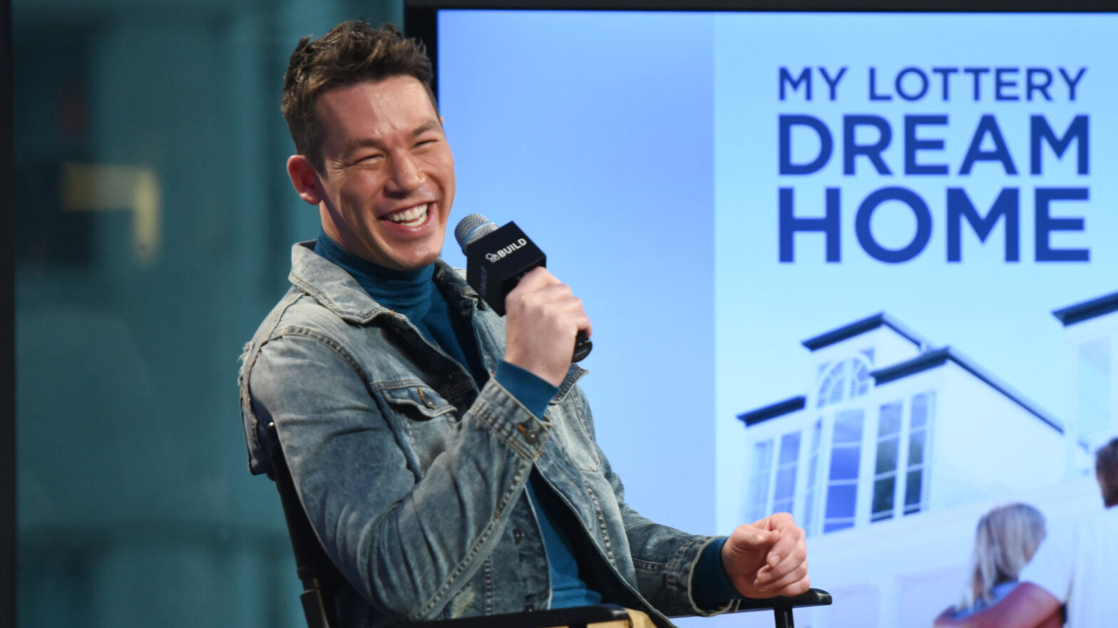 Why should you consider pink kitchen cupboards, according to David Bromstad
