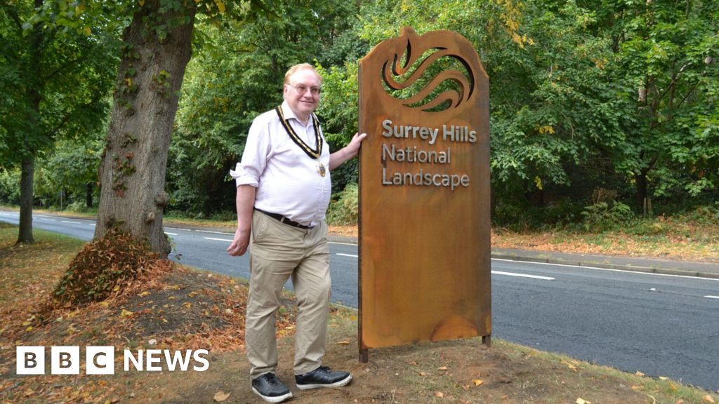 Surrey Hills signs will spend 75 years of "weather agent"