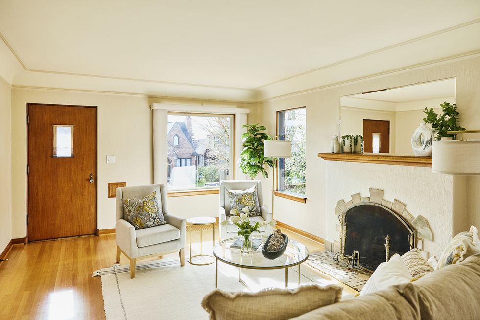Width recording of the living room for the day of open house in the house for sale