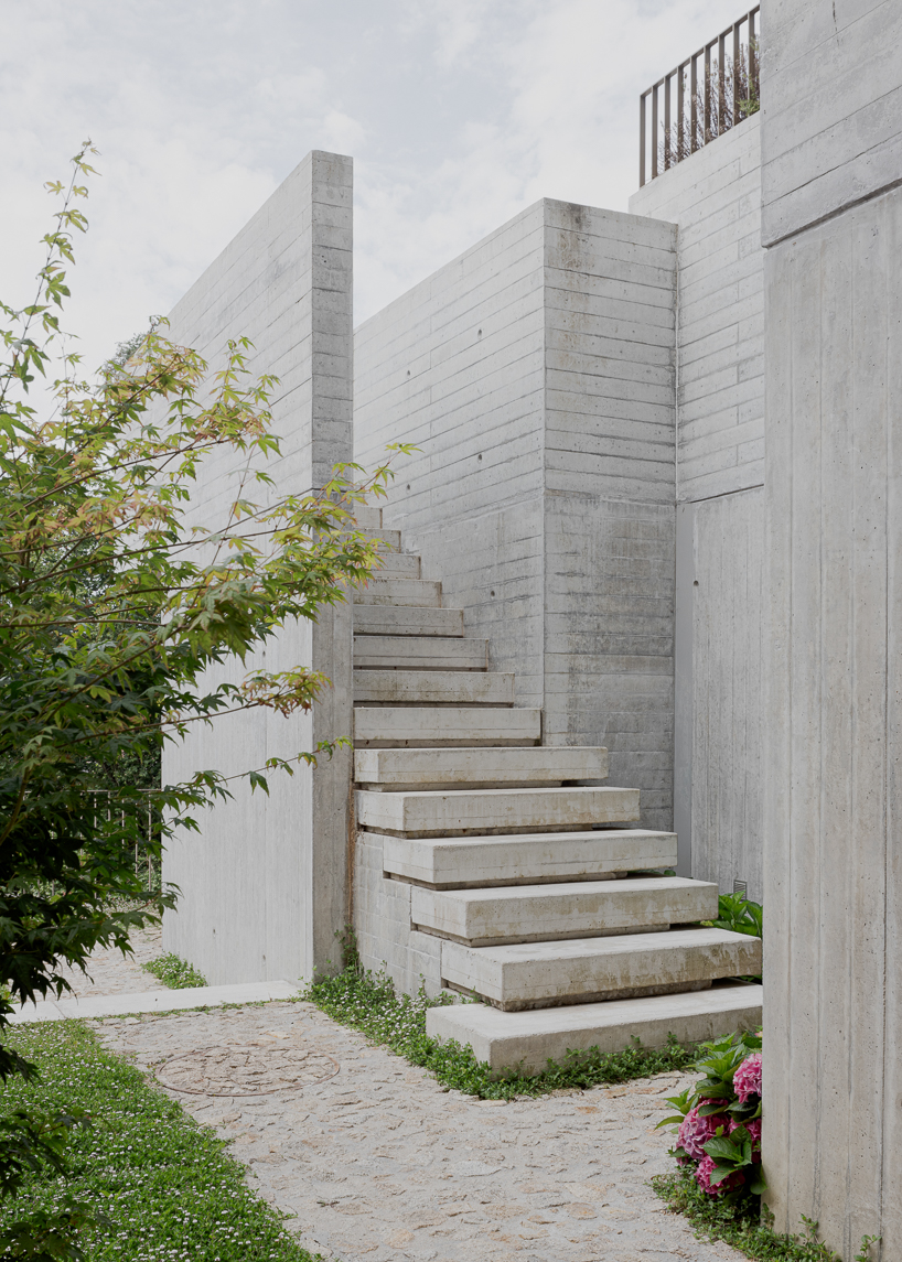Renovated Porto Residence Neumagines Hillside terraces with steps concrete layers