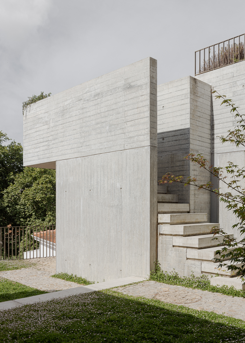 Renovated Porto Residence Neumagines Hillside terraces with steps concrete layers