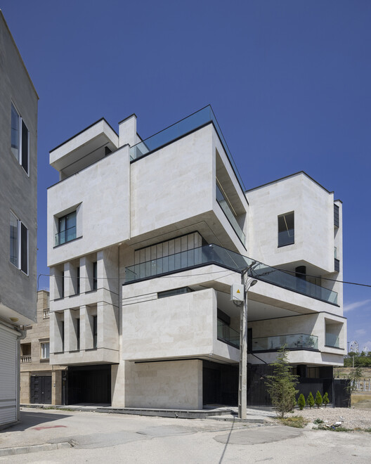 DOA residential building / white cube studio - outdoor photography, balcony, concrete