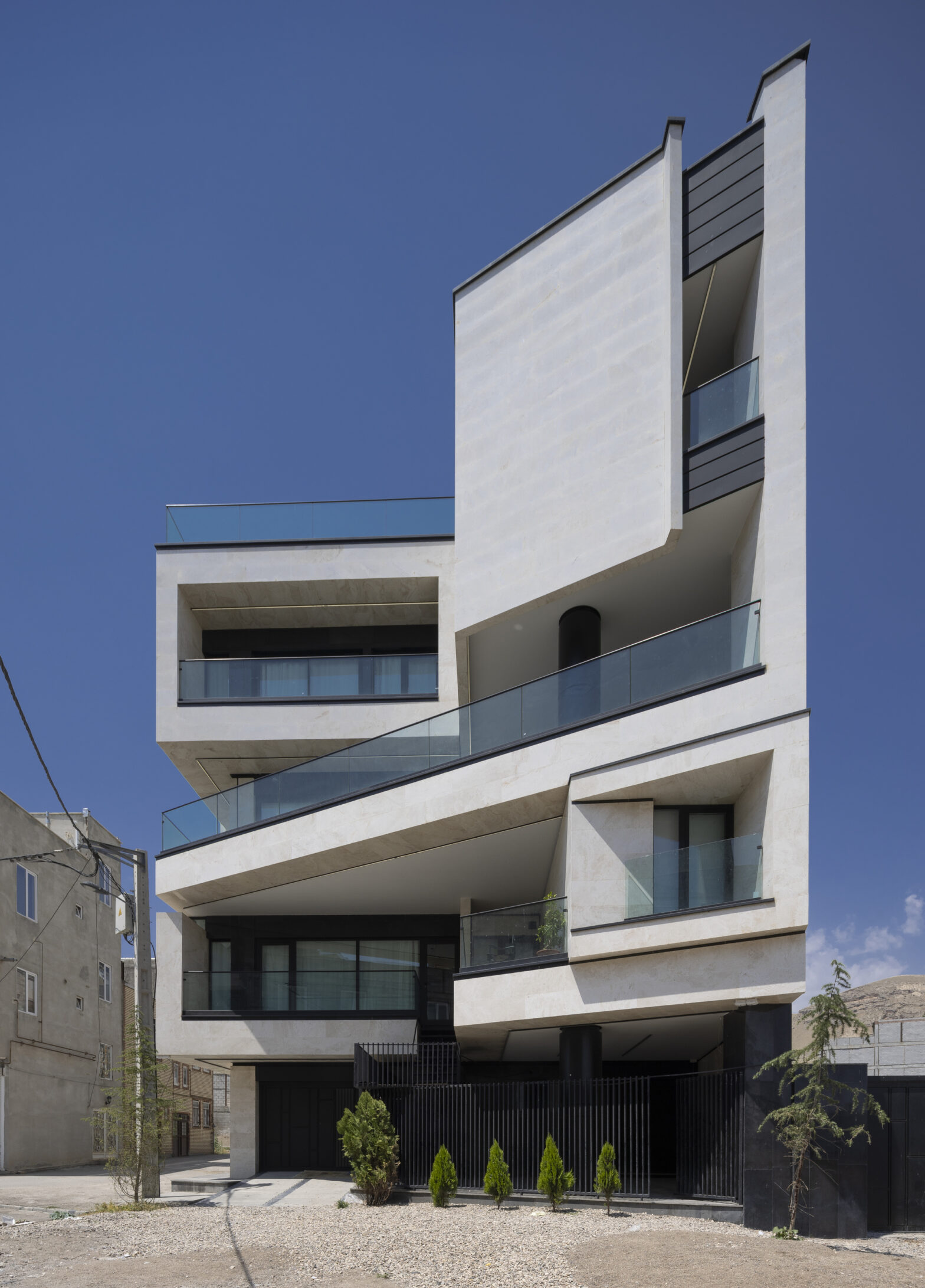 DOA residential building / white cube studio