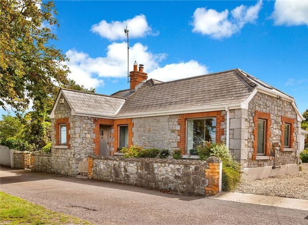 See in the spacious Meath Cottage, which is located against the breathtaking backdrop of the Boyne river