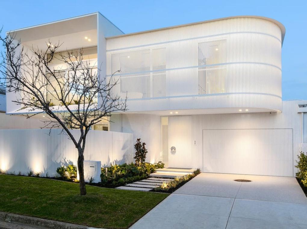 Barwon Heads Home presents the modern design in the resort style