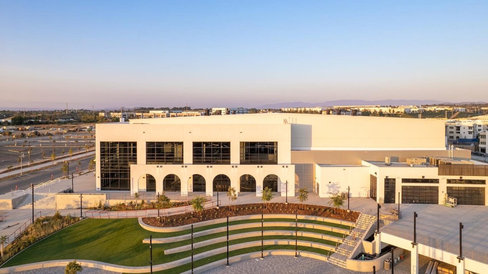 The High-Tech Sports Arena makes a groundbreaking upgrade on its roof: "An important step"