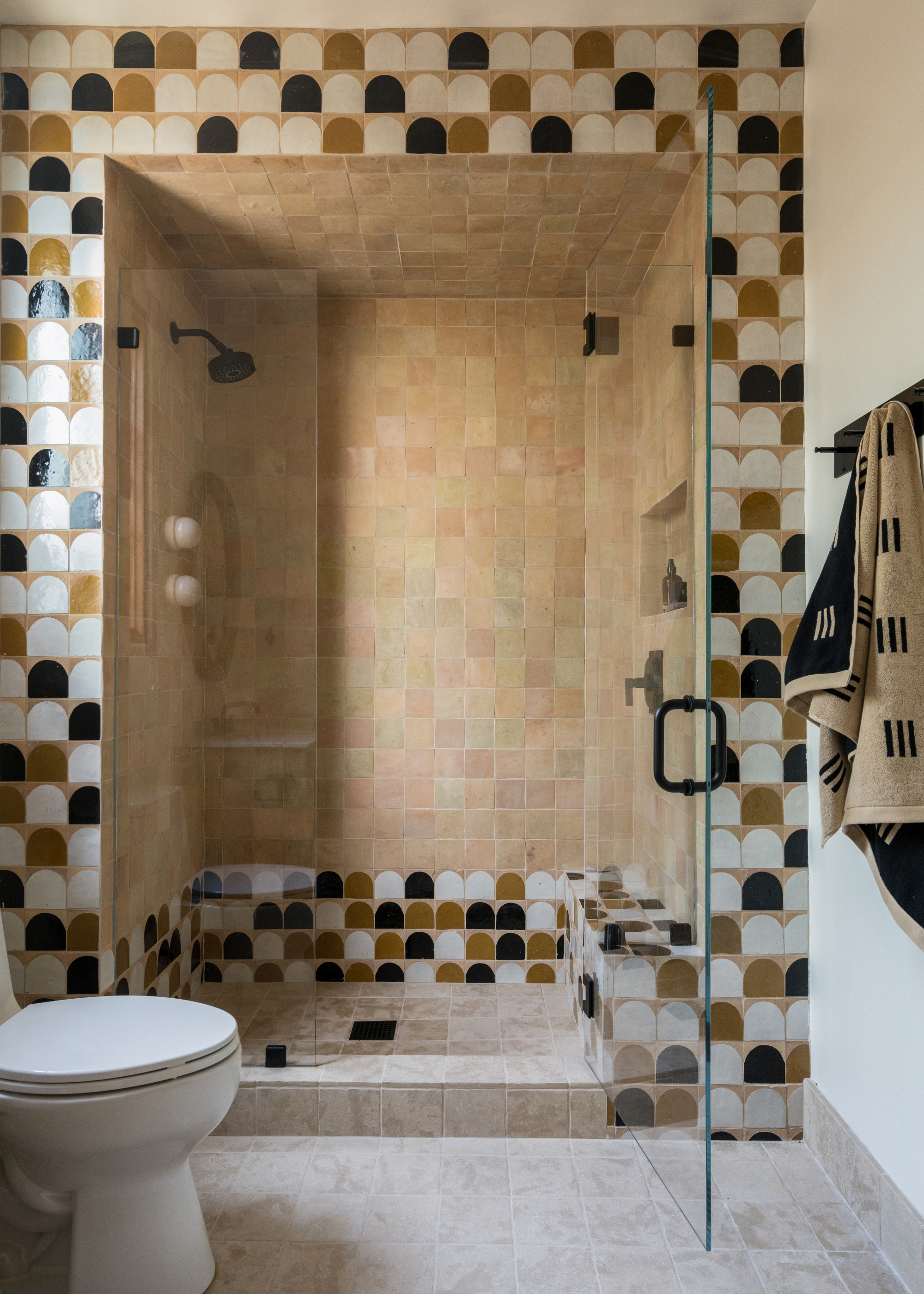 A huge walk-in shower with a cell-like half moon equipment and naked cells