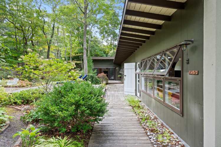 Former Fischer Bungalow in Springs, an allusion to the past era