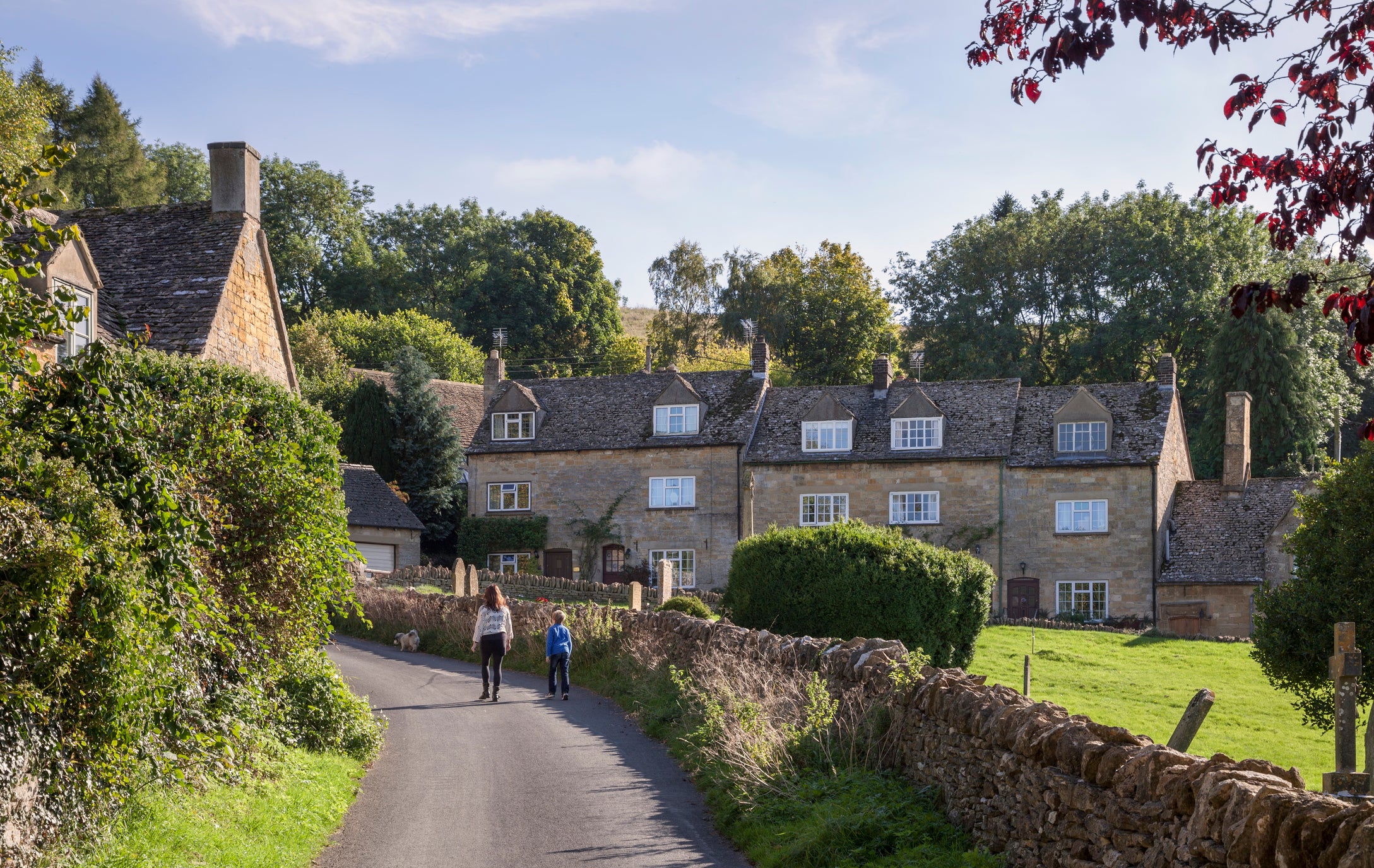 The village lives less than 200 people in the community, but is a popular visit point for tourists who come from London to the Cotswolds