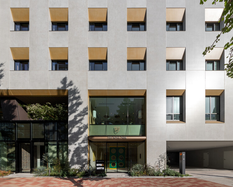 The Royal Park Hotel Ginza 6 chome / Mitsubishi Jisho Design – outdoor photography