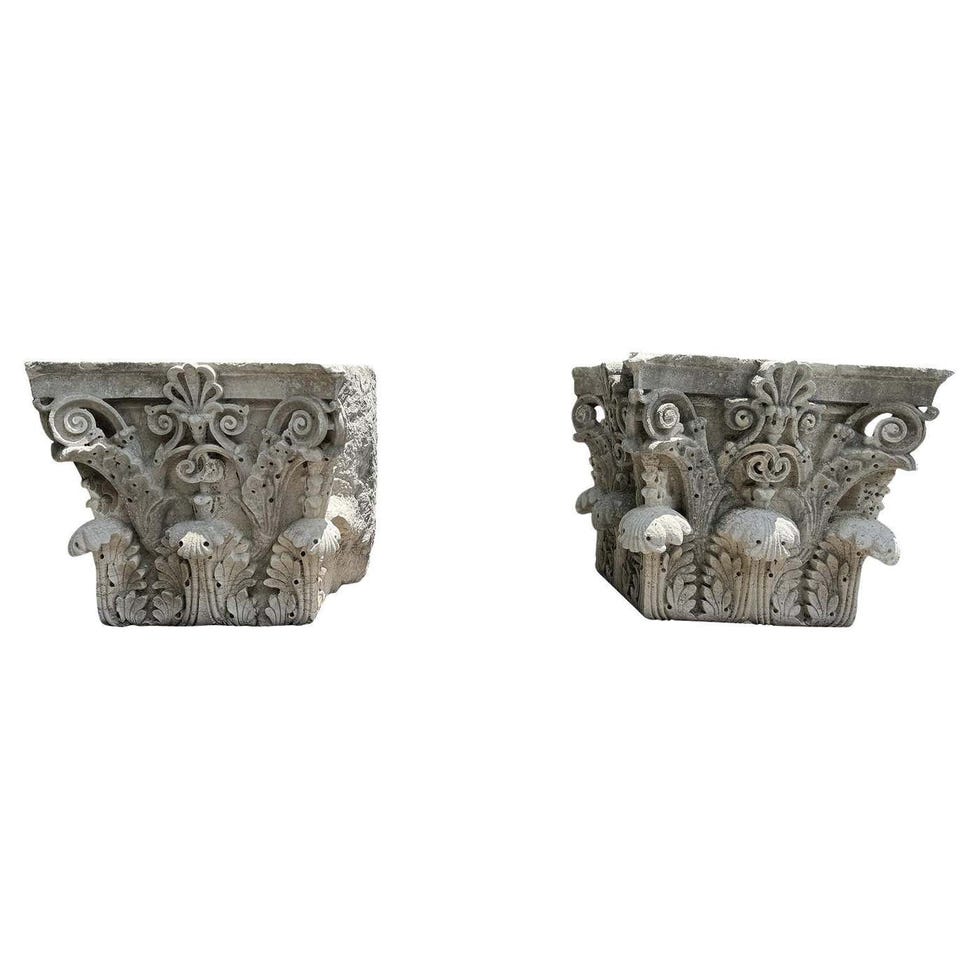 Italian pair of antique Corinthian capitals from the 16th century