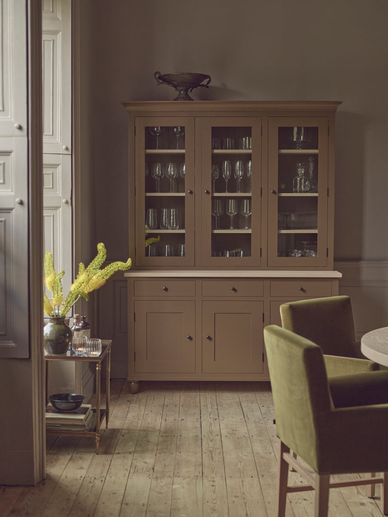 Inspired by the worn leather patina of a classic saddle, this velvety, rich brown saddle from Neptune impresses with its warm hue.