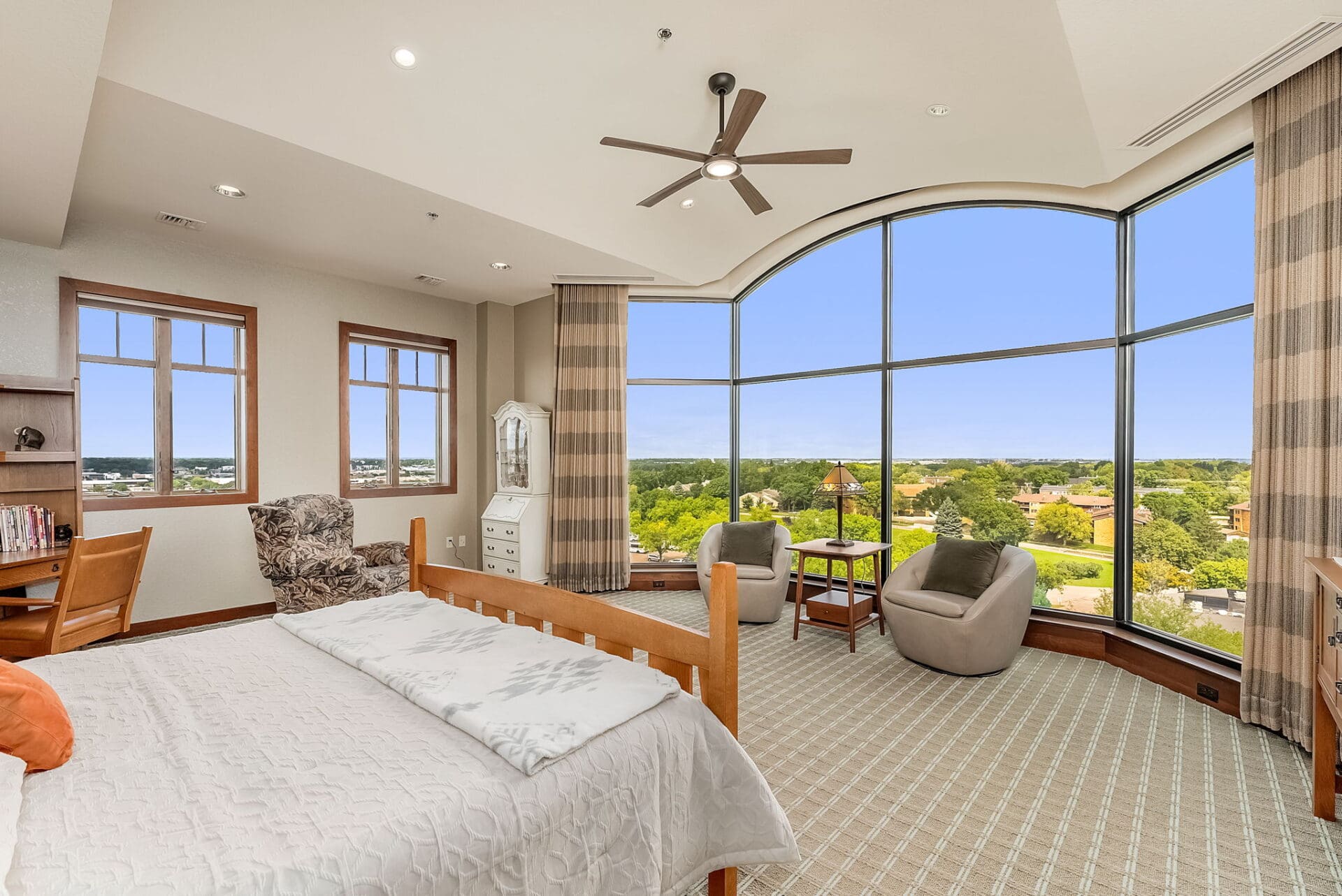 Rare condo on the top floor of Vista Towers offers breathtaking city views