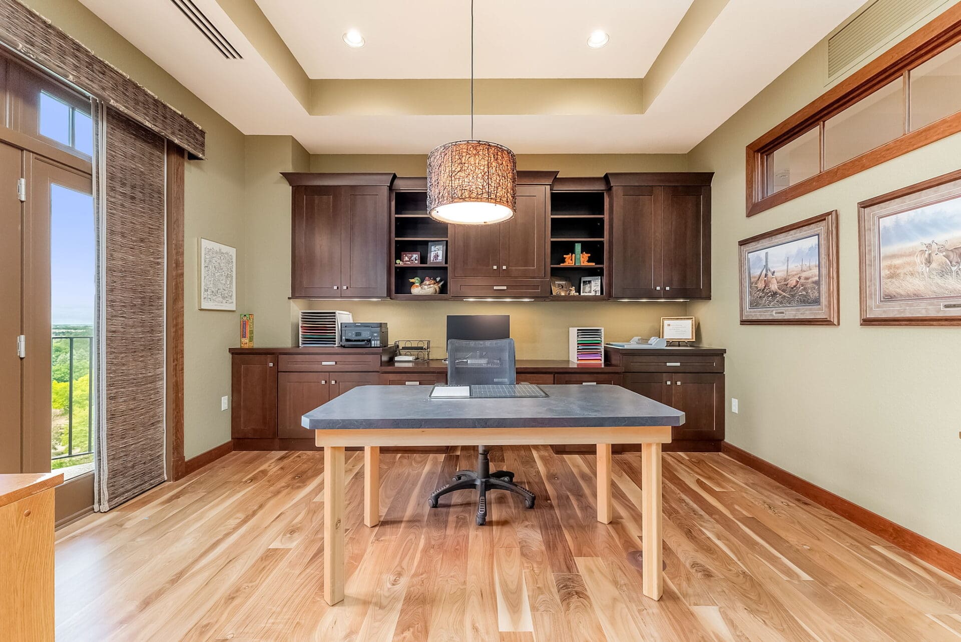 Rare condo on the top floor of Vista Towers offers breathtaking city views