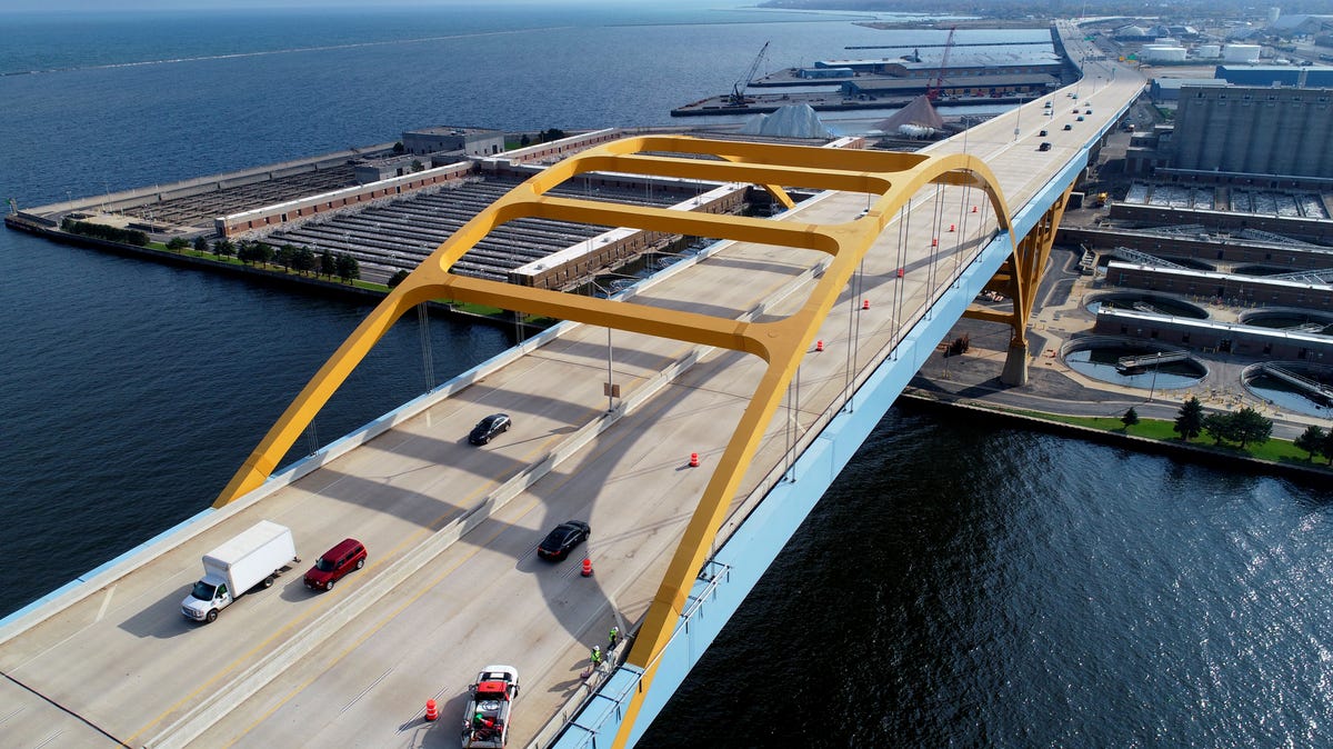 Hoan bridge fences are rubbish and suicide