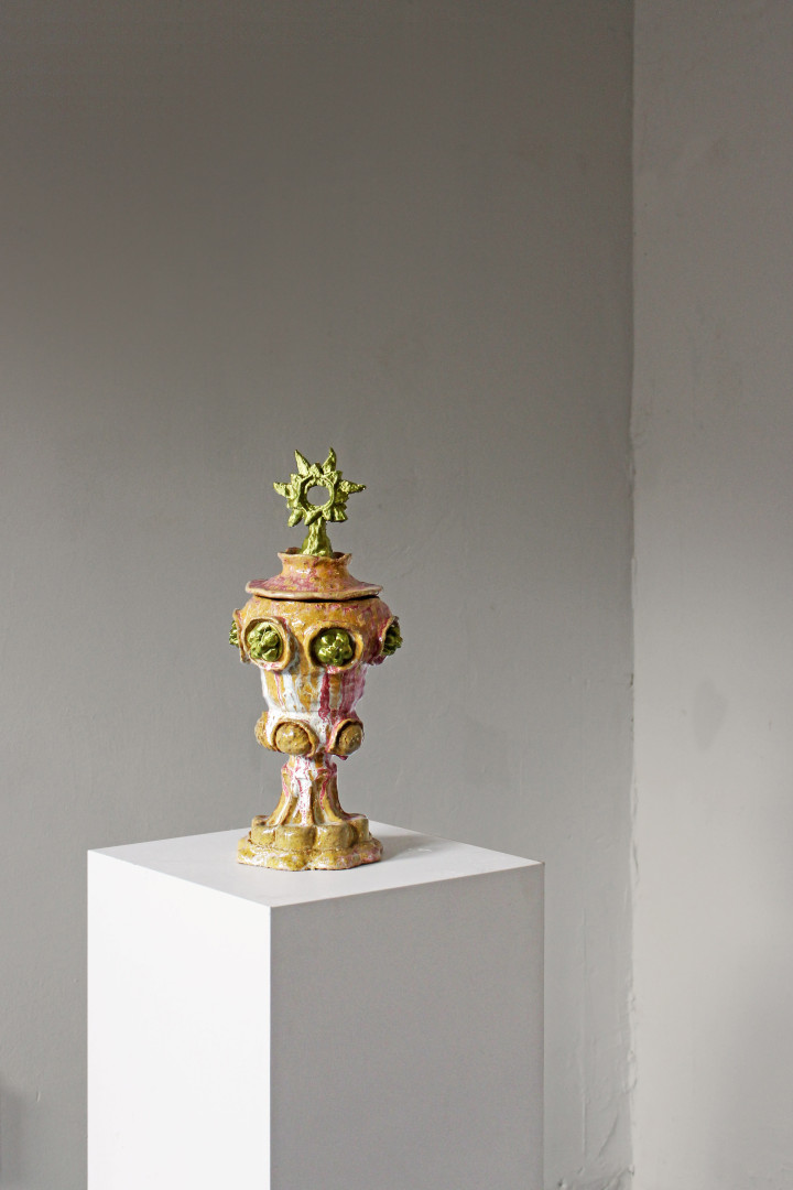 When artificial intelligence and craftsmanship meet on equal terms, hybrid works are created that combine codes and tradition, like in this piece. When artificial intelligence and craftsmanship meet on equal terms, hybrid works are created that combine codes and tradition, like in this piece.