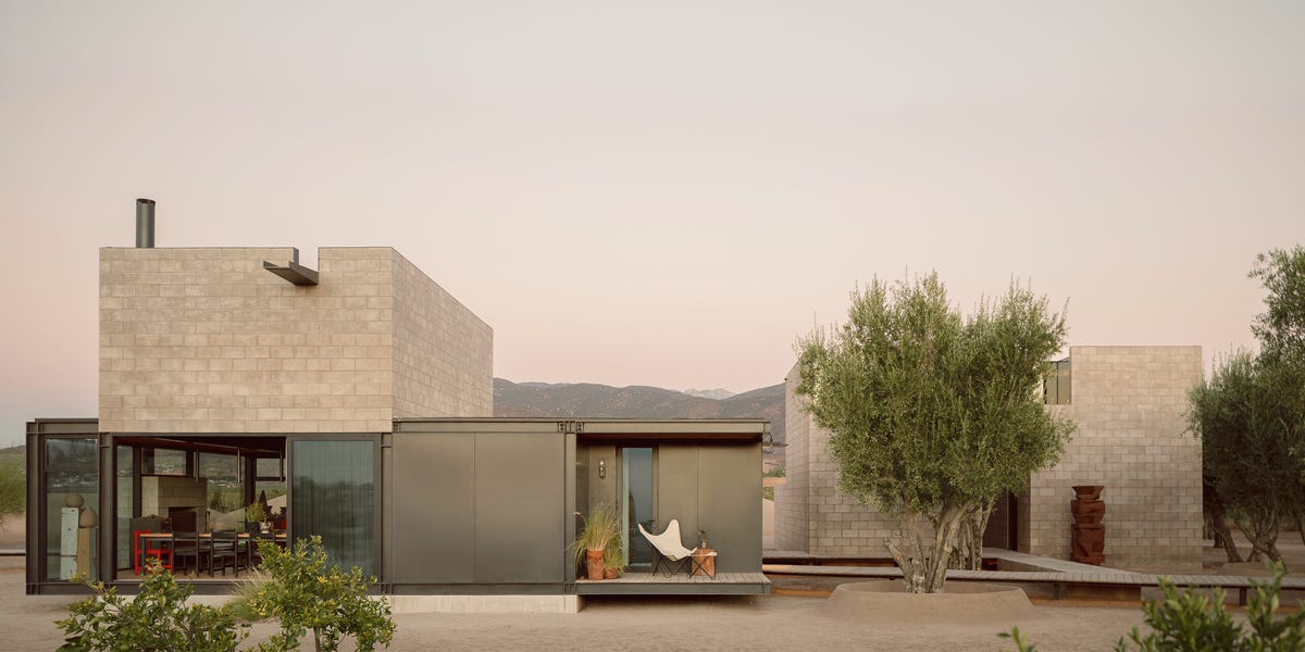 This daring architect builds bold homes that blend with nature