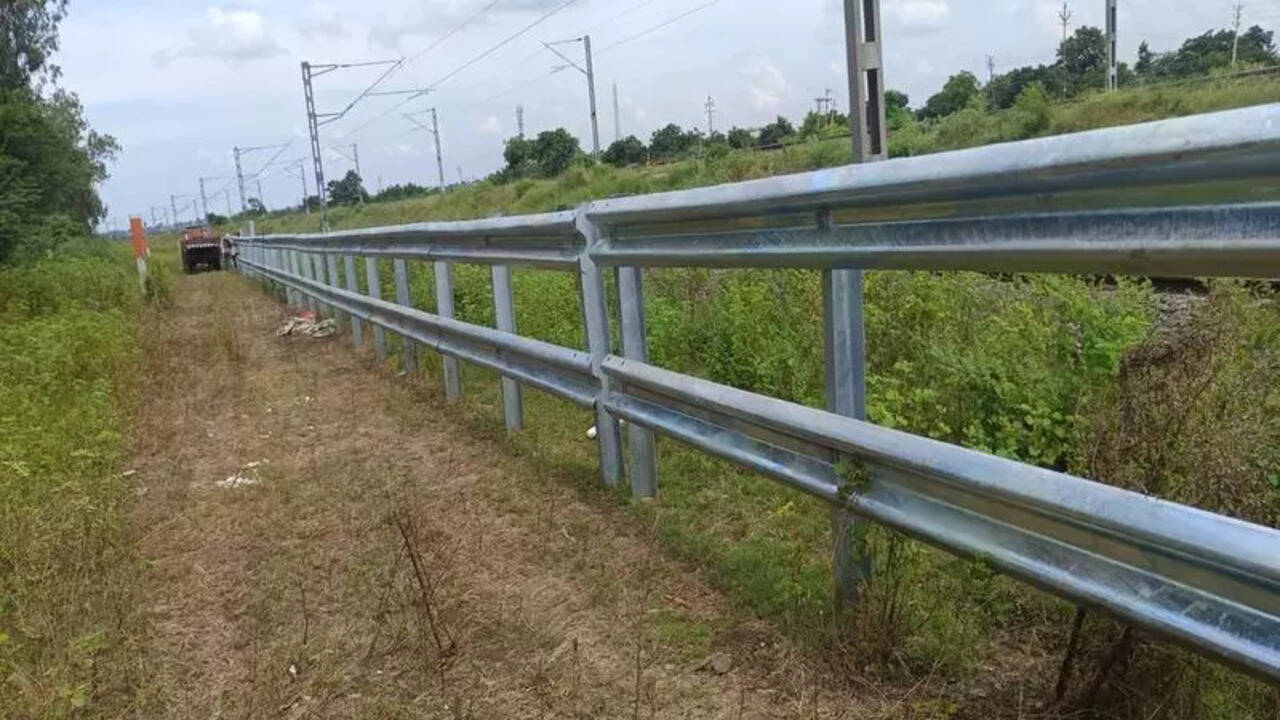 Pune Railway Department is completing fencing of around 92 km of Lonavla-Pune-Daund section